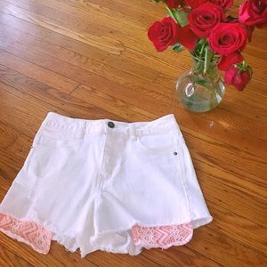 dELiA*s LiV Jean Shorts w/ Peach Pockets Size 3/4